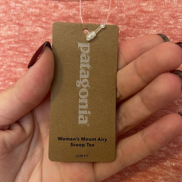 Patagonia Women’s Mount Airy Scoop Tee in “mellow melon” size small NWT - Picture 4 of 5